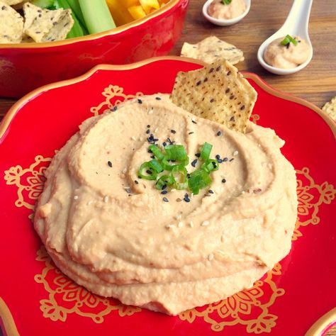 Sweet Chili Hummus Recipe, Red Lentil Hummus, Vegan Dip Recipes, Vegan School Lunch, Lentil Hummus, Hummus Recipes, Savory Foods, Vegan Dip, Vegan Kids