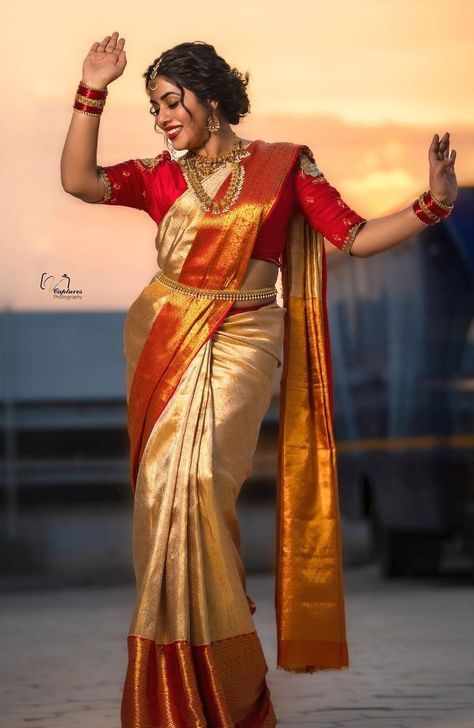 Red Silk Saree Kanchipuram, Dhare Saree, Talambralu Saree, Gold Silk Saree, Gold Saree, Best Indian Wedding Dresses, Bengali Saree, Bridal Sarees South Indian