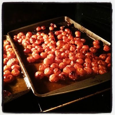 Try Cherry Tomatoes - Frozen then Roasted! You'll just need Cherry tomatoes, Basil, Olive oil, Salt and pepper Cherry Tomatoes Recipes, Freezing Cherry Tomatoes, Recipes With Ingredients, Tomatoes Recipes, Spinach Bake, Cherry Tomato Recipes, Produce Recipes, Cherry Tomato Sauce, Roasted Cherry