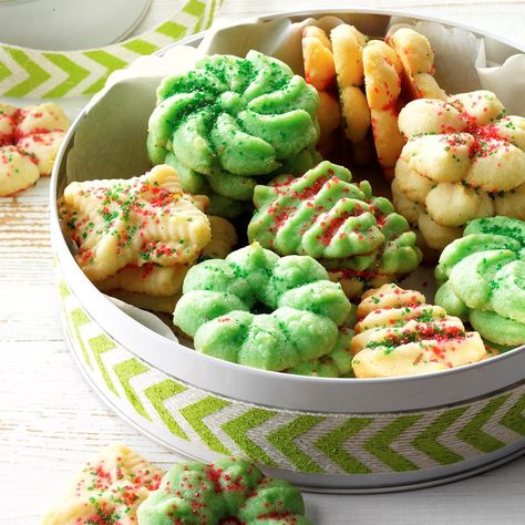 Cream Cheese Spritz, Cream Cheese Spritz Cookies, Spritz Cookie Recipe, Spritz Recipe, Best Christmas Cookie Recipe, Christmas Desserts Easy, Spritz Cookies, Christmas Cookies Easy, Best Christmas Cookies