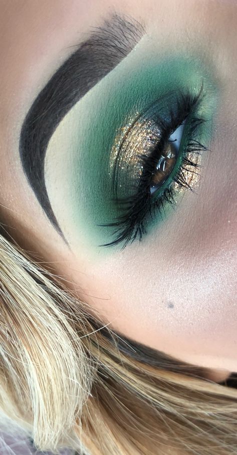 Green halo eyeshadow