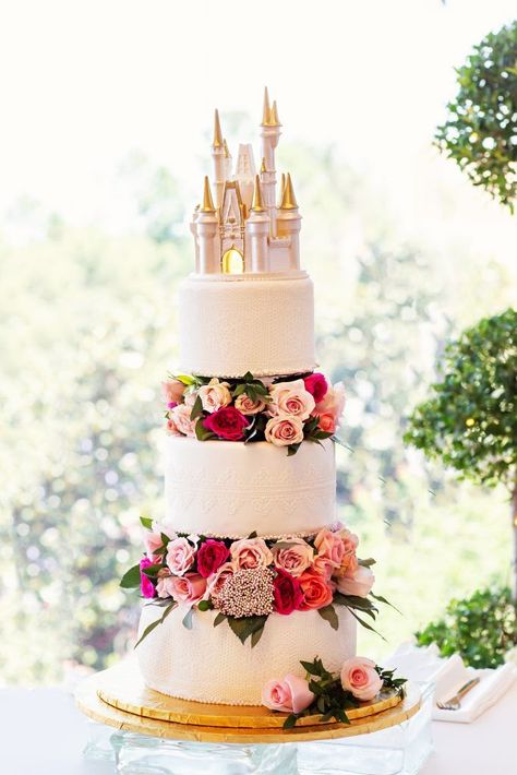 Disney World Wedding, Disney Wedding Cake, Tema Disney, Disney Wedding Theme, Wedding Cake Ideas, Floral Wedding Cakes, Disney Fairy Tale Weddings, Chocolate Wedding Cake, Amazing Wedding Cakes