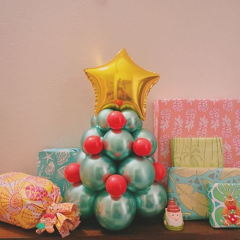 Balloon Christmas Tree, Tree Balloon, Balloon Christmas, Balloon Tree, Mini Balloons, Mini Christmas Tree, Mini Christmas, Carnival, Balloons