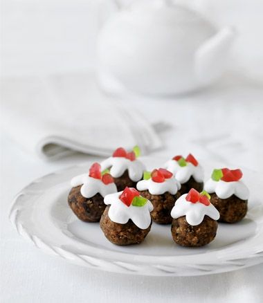 Mini Christmas Puddings, brought to you by MiNDFOOD. Mini Christmas Puddings, Christmas Catering, Mini Christmas Cakes, Xmas Pudding, Christmas Pudding Recipes, Christmas Puddings, Xmas Treats, Christmas Food Gifts, Xmas Food