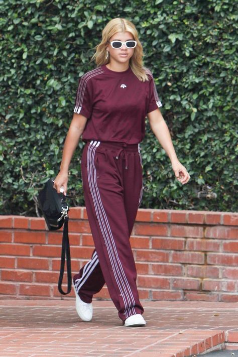 Alexander Wang’s collaboration with Adidas Originals is gathering quite the loyal and stylish fan base. Sofia Richie is the latest to have scooped covetable pieces from the new collection, and she was seen out in Los Angeles in a head-to-toe look. Adidas Originals Outfit, Tracksuit Outfit Women, Mode Adidas, Looks Adidas, Basic Clothes, Sporty Wear, Adidas Cap, Look Adidas, Sport Clothes