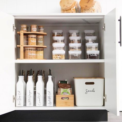 Little Label Co ®️ on Instagram: “Small pantry problems? You’re not the only one, it is a challenge majority of us face. We used 1 cabinet in the showroom to show you how it…” Condiments Organization, Oil And Vinegar Bottles, Vinegar And Oil, Open Pantry, Small Pantry, Kitchen Organization Pantry, Spice Labels, Kitchen Organisation, No Bake Snacks