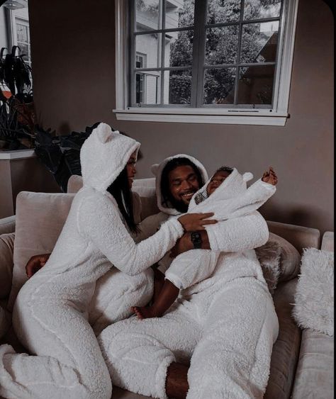 Black moms, moms of color, pretty mom, family fashion, mom styles, mom pose, mom photoshoot, mom and daughter, mom and son, first time moms, social media mom, black family photo Couple Noir, Cute Family Pictures, Rich Couple, Mommy And Baby Pictures, Small Kitchen Design, Future Mommy, Home Decor Aesthetic, Mommy Goals, Polo Shirts Men