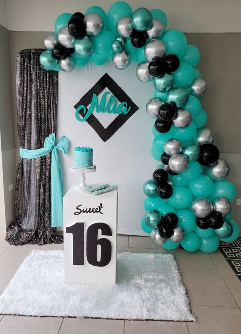 Teal And Black Birthday Party Ideas, Teal Blue Party Decorations, Green Decorations Party, Sweet 16 Balloon Decorations, Birthday Martini, Tiffany Birthday Party, Tiffany Birthday, Festa Moana Baby, Blue Wedding Centerpieces