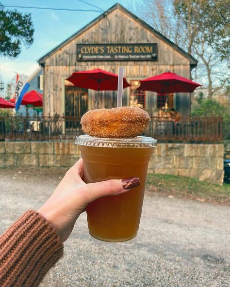 Apple Cider Aesthetic Fall, Cider Mill Photoshoot, Fall Aesthetic Bucket List, Apple Cider Donuts Aesthetic, Apple Cider Aesthetic, Cider Photography, Cider Festival, Cute Fall Aesthetic, Fall Cider