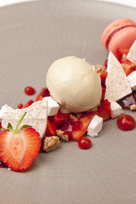 There are a few elements to Matthew Tomkinson's assiette of strawberries recipe and it will take a bit of endeavour and stamina to complete. But the reward is a triumphant strawberry dessert fit for any grand occasion or dinner party. The balsamic ice cream is a revelation, offering a complementary sharpness to flatter the strawberry components. Strawberry Macaroons, Party Breakfast, Breakfast For Two, Plating Techniques, Strawberry Dessert Recipes, Great British Chefs, Strawberry Jelly, Dessert Plating, Strawberry Puree