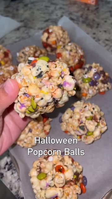 Spooky Popcorn, Halloween Popcorn Balls, Halloween Instagram, Halloween Popcorn, Popcorn Balls, 2024 Recipes, Cute Happy, Happy Love, Rice Krispies