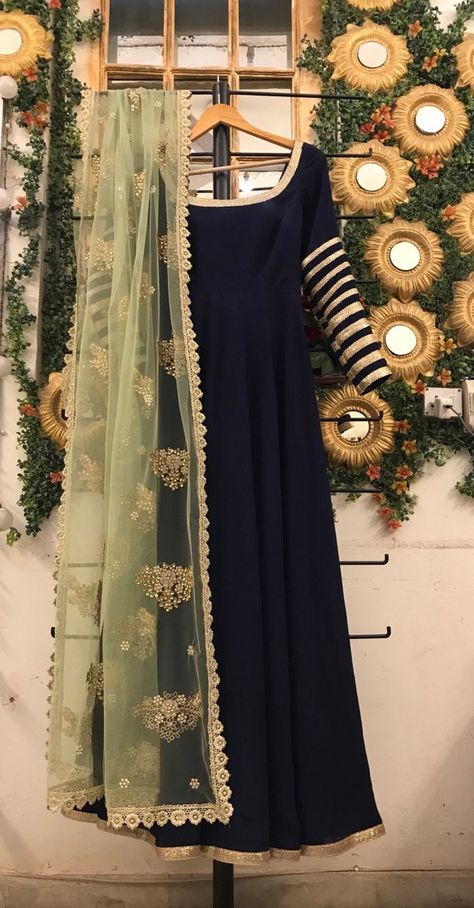 Navy Blue Anarkali, Blue Anarkali, Pakistani Formal Dresses, Pakistani Dresses Casual, Pakistani Fashion Party Wear, Beautiful Pakistani Dresses, Salwar Kamiz, Indian Gowns Dresses, Anarkali Gown