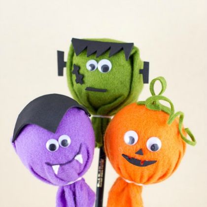 Halloween Pencil Toppers, Halloween Candy Favors, Halloween Diy Kids, Easy Origami Animals, Pencil Topper Crafts, Tootsie Pops, Happy Halloween Pictures, Pencil Crafts, Rainbow Loom Bands