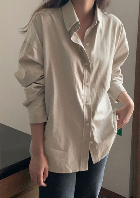 Oversized Long Sleeve Polo Outfit Women, Button Down Shirt Outfit Casual, Long Sleeve Polo Outfit, Button Shirt Outfit, Collared Shirt Outfits, Oversized Shirt Outfit, Polo Shirt Outfits, Plain Outfits, Khaki Fashion