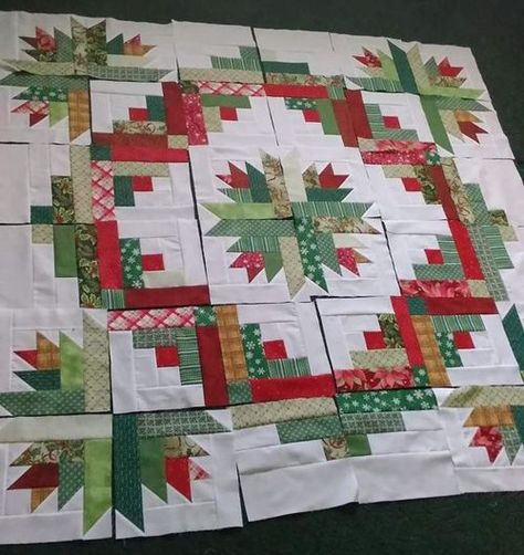 Cactus Wreath, Wreath Quilt, Christmas Quilting Projects, Christmas Quilt Blocks, Christmas Quilt Patterns, Jelly Roll Quilt Patterns, Quilting Designs Patterns, Block Quilt, Scrappy Quilt Patterns