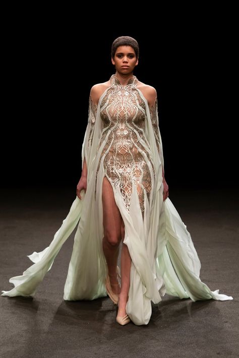 Iris van Herpen Spring 2021 Couture Collection | Tom + Lorenzo Iris Van Herpen Couture, Haute Couture Looks, Collection Couture, Valentino Couture, Iris Van Herpen, Couture Looks, Chanel Couture, Dior Couture, Couture Week