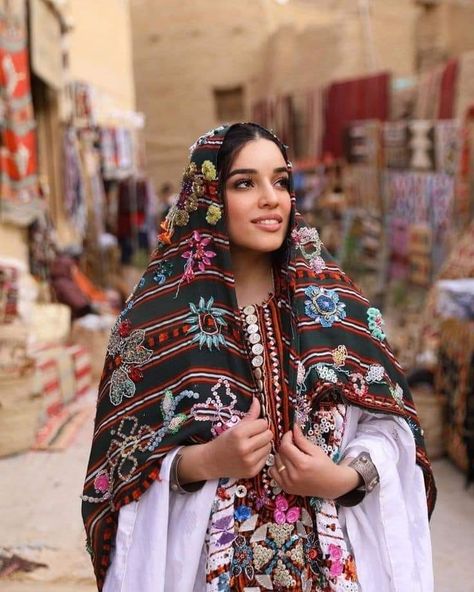 Galabeya Egyptian, Egyptian Galabeya, Egyptian Traditional Clothing, Arab Lifestyle, Egyptian Embroidery, Aesthetic Egyptian, Egyptian Clothes, Egyptian Heritage, Egyptian Aesthetic