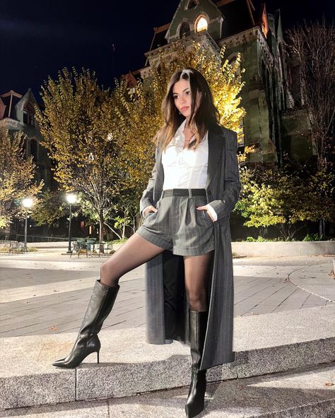 Victoria Justice Style, Victoria Justice Outfits, 2023 Dress, Secretary Outfits, Zoey 101, Tori Vega, Instagram Dress, Victoria Justice, Shorts With Tights