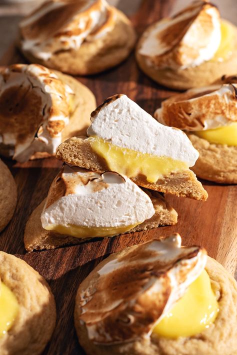 These lemon meringue cookies are soft and chewy sugar cookies topped with tangy lemon curd and toasted swiss meringue. It's everything you love in a lemon meringue pie in the form of delicious cookies! #lemonmeringue #cookies #baking | teakandthyme.com Lemon Meringue Recipe, Soft And Chewy Sugar Cookies, Lemon Meringue Cookies, Lemon Seeds, Thyme Recipes, Meringue Recipe, Lemon Curd Filling, Chewy Sugar Cookies, Cookies Baking