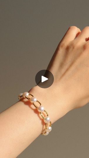 Diy Pearl Bracelet, Pearl Bracelet Tutorial, Wedding Jewelry Sets Bridal Jewellery, Pearls Bracelet, Pearls Diy, Bracelet Craft Diy, Bridal Jewellery, Bracelet Crafts, Wedding Jewelry Sets