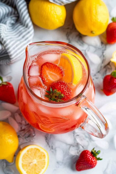 Fresh Strawberry Lemonade Recipe, Fresh Strawberry Lemonade, Homemade Strawberry Lemonade, Strawberry Lemonade Recipe, Food Tiktok, Lemonade Recipe, Strawberry Puree, Alcoholic Beverages, Dinner Recipes Crockpot