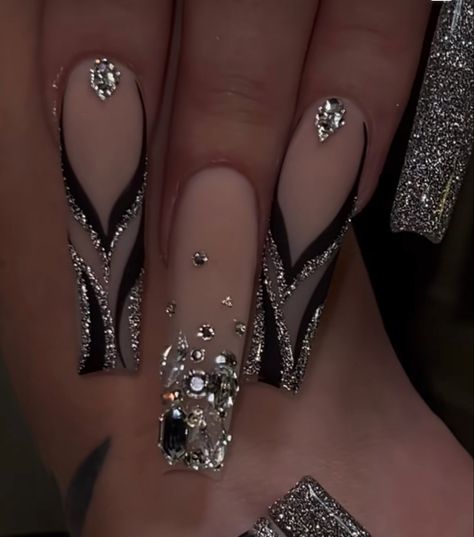 Black Nails Rhinestones Bling, Silver And Burgundy Nails, Burgundy Birthday Nails, Black Glam Nails Sparkle, Expensive Nails Design, Black And Bling Nails, Burgundy Nails With Silver, Trendy Nails Rhinestone, Burgundy And Silver Nails