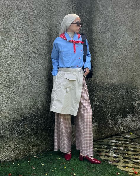 I feel like a scout girl 👧🏻 outfit deetz shirt —— @boneusstudios scarf —— @pedasss.atelier wrap skirt —— @cyawardrobe pants —— @boneusstudios shoes —— @berlynnshoes bag —— @pyn.daily . . . . . . . scout girl inspired. office outfit. wrap skirt over pants. outfit repeater. layering. Wrap Skirt Outfit, Skirt Over Pants, Outfit Repeater, Office Outfit, Layering Outfits, Girl Fits, Parisian Chic, Office Outfits, Pants Outfit