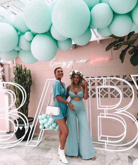 Baby Shower Dress, Baby Shoot, Baby Shower Outfit For Guest, Baby Shower Gown, Popular Baby Shower Themes, Shower Outfits, Baby Reveal Party, Green Baby Shower, Baby Shower Outfit