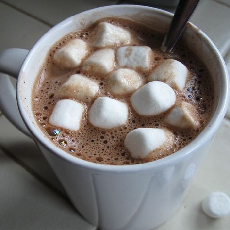 Hot Chocolate With Marshmallows, Chocolate With Marshmallows, No Cook Desserts, Think Food, Winter Vibes, Christmas Vibes, Winter Aesthetic, Christmas Aesthetic, Pretty Food