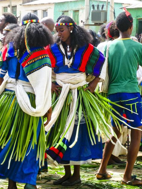 This is the traditional Ashenda outfit for women of Abi Adi: braided hair, headband, scarf, jewelry, new dress, and a grass skirt (called the Ashenda). Ashenda Tigray, Tigray Culture, Ethiopian Wedding, Headband Scarf, Grass Skirt, Horn Of Africa, Hair Headband, Unity In Diversity, Big Country