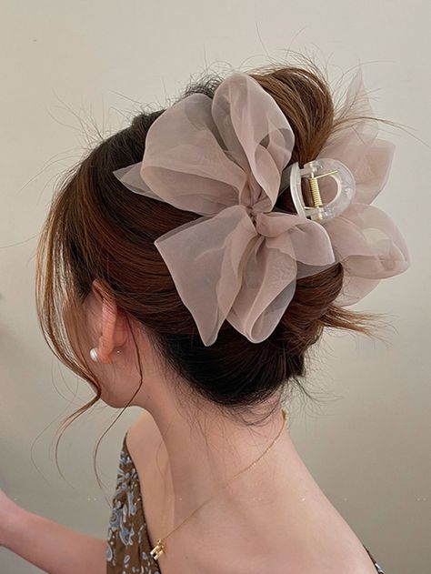 Bow Decor Hair ClawI discovered amazing products on SHEIN.com, come check them out! Elegance Hair, Geometric Hair Clip, Hair Grips, Vintage Hair Accessories, Elegant Girl, Hair Accessories Clips, Stil Elegant, Hair Claw Clip, Hair Accessories Gift