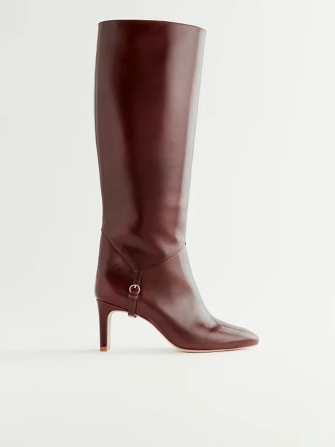 Winter Shoe Trends, Sustainable Shoes, Burgundy Outfit, Knee Boot, Trendy Fall, Leather Mini Skirts, Leather Mini, Fall Trends, Knee High Boots