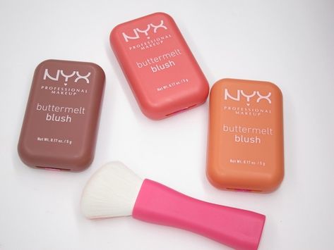 NYX Buttermelt Blush is a new pressed powder blush with a soft, buttery formula available in 14 gorgeous shades. Summer 2024 blushes are taking over the season and NYX Buttermelt Blush should take center stage on your wish list. These are incredible! They did an absolutely fantastic job with this formula! These are currently on […] Bb Cream Reviews, Nyx Blush, Red Eyeliner, Maybelline Color Tattoo, Nyx Butter, Mascara Review, Nyx Makeup, A Muse, Eyeshadow Primer