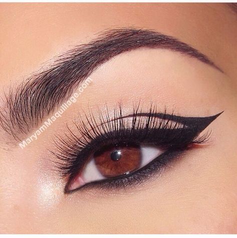 double wing Fun Eyeliner, Eyeliner Wing, Eyeshadow Makeup Tutorial, Double Winged Eyeliner, Double Eyeliner, Almond Eye Makeup, Full Makeup Tutorial, Egyptian Makeup, Winged Eyeliner Makeup