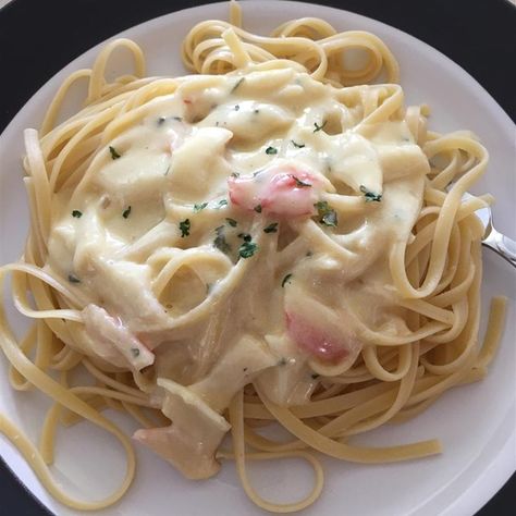 Alfredo Sauce I "Deeeeeelicious! I served this with fetuccini and shrimp." Creamy Alfredo Sauce Recipe, Creamy White Pasta Sauce, Fettuccine Chicken, Pasta Recipes Alfredo, Balsamic Recipes, White Sauce Pasta, Balsamic Recipe, Alfredo Sauce Recipe, Homemade Buttermilk