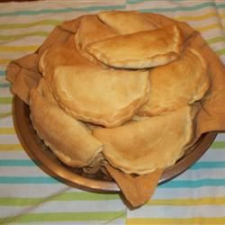 Apricot-Filled Empanaditas Apricot Recipes, Fried Pies, Apple Jam, Raw Foods, Empanadas Recipe, Enchilada Recipes, Apricot Jam, Cherry Pie Filling, Vegan Snacks