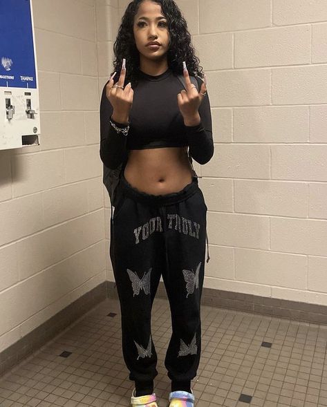 Black Emo Girl, Aya Tanjali, Rapper Outfits, Future Outfit, Cute Swag Outfits, Baddie Outfits Casual, Cute Simple Outfits, Pretty Selfies, Insta Photo Ideas