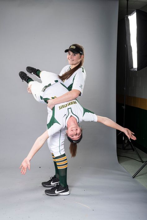 Funny Media Day Poses, Sports Media Day Poses, Softball Media Day Poses, Sports Media Day, Softball Photoshoot, Media Day Poses, Hawaii Fits, Softball Pictures Poses, Lacrosse Photos