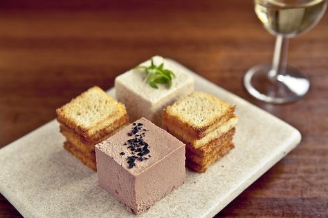 Great pate presentation:  MoVida racione Pate de pato - duck liver parfait with PX foam & toasted brioche Pate Presentation, Pate Plating, Duck Liver Pate Recipe, Liver Parfait, Sharing Plate, Duck Liver, Gluten Free Party, Christmas Finger Foods, Liver Pate