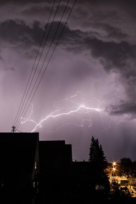 Lighting Storm, Pictures Of Lightning, Lightning Thunder, Midwest Emo, Lightning Storm, Stormy Weather, Summer Mood, Story Instagram, End Of Summer