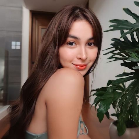 jamir200x Julia Baretto Aesthetic, Julia Barreto, Julia Barretto, Brown Hair Looks, Beautiful Weekend, Hair Looks, Brown Hair, Asian Beauty, Pretty People