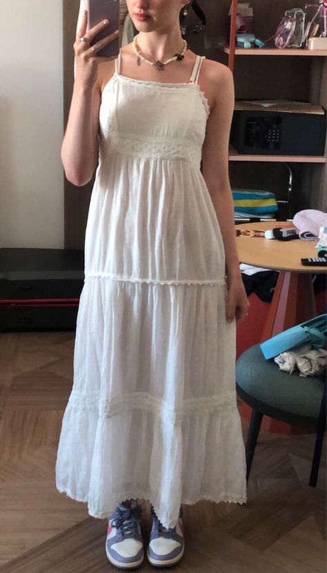 Loose White Dress, Flowy Outfits Aesthetic, Flowy White Dress Aesthetic Long, Long White Flowy Dress, White Summer Cottagecore Dress, Long White Summer Dress Aesthetic, Long White Flowy Dress Cottagecore, White Sleeveless Cottagecore Dress, White Summer Cottagecore Floral Dress