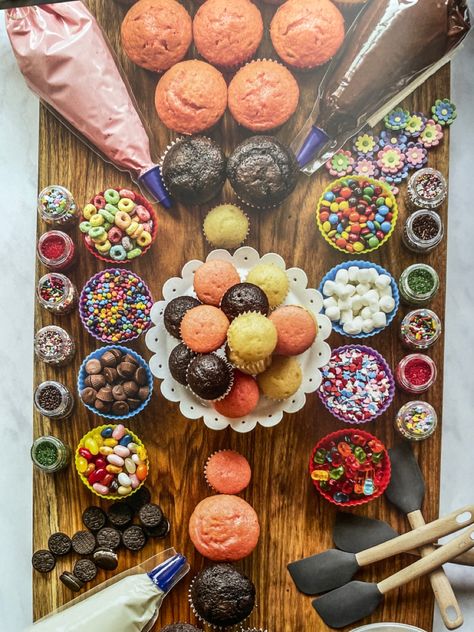 Cake Pop Charcuterie Board, Cupcake Charcuterie Board Ideas, Cupcake Charcuterie Board, Frosting Boards, Cake Charcuterie Board, Charcuterie Night, Cupcake Board, Snack Boards, Letter Cakes