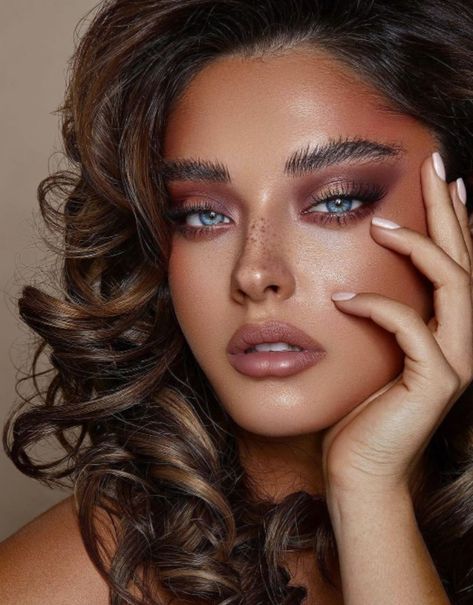 Latest Makeup Trends 2023, Current Makeup Trends 2023, 2023 Makeup Trends For Women, Trend Makeup 2024, New Makeup Trends 2023, Make Up 2023 Trends, Makeup 2023 Trends, Current Makeup Trends, Simple Eyeliner Tutorial