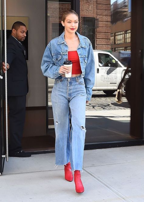 Denim Jacket Outfit 2023, Cropped Denim Jacket Outfit, How To Wear Denim Jacket, Coloured Denim Jacket, Gigi Hadid Outfits, Denim Jacket Outfit, Denim Jacket Fashion, Cropped Denim Jacket, Fashion Attire