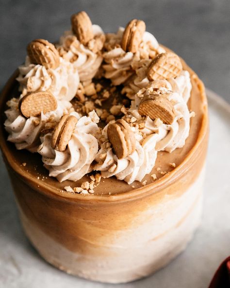 This fabulous peanut butter layer cake is decadent on every level imaginable! 🥜 It starts with soft and fluffy peanut butter cake layers that are filled with absolutely perfect peanut butter frosting and a rich peanut butter ganache. 🤎 It is topped with more frosting, ganache, and Nutter Butter cookies. If you are a lover of peanut butter, this cake is for you! ✨ Find the recipe link below, or head to the link in my bio. From there you can tap the photo of the cake, and it’ll take you dire... Peanut Butter Wedding Cake, Butter Wedding Cake, Peanut Butter Layer Cake, Peanut Butter Ganache, Butter Ganache, Nutter Butter Cookies, Nutter Butter, Peanut Butter Cake, Peanut Butter Frosting