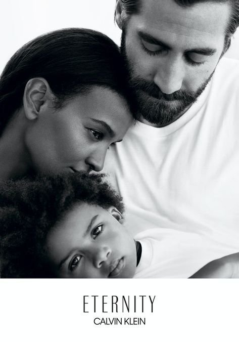 Eternity Calvin Klein, Calvin Klein Campaign, Calvin Klein Fragrance, Studio Family Portraits, Calvin Klein Eternity, Fragrance Campaign, Family Photoshoot Poses, Liya Kebede, Family Portrait Poses