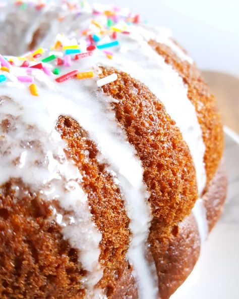 Sour Cream Pudding Cake, White Cake Mix Bundt Cake Recipes, Bundt Cake With Cake Mix Boxes, Improve Boxed Cake, Cake Mix Bundt Cake, Vanilla Dessert Recipes, Cake Recipe With Sour Cream, Vanilla Bundt Cake Recipes, Bundt Cake Mix