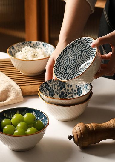 Set of 4 Japanese Style Bowls are made of porcelain. The charm of Japanese Style and handpainted floral and geometric texture, natural and comfortable colors adds richness to the dining table. High temperature underglaze color makes set more comfortable to eat; does not fade and it is safe to contact with food. It can be put into the microwave oven,oven, etc. Easy to use and clean; the porcelain is delicate,dense and smooth #giftideas #flowers #blue #handmade #ceramics #bowls #kitchen #aesthetic Bowls Aesthetic, Geometric Texture, Serving Bowl Set, Floral Bowls, Geometric Textures, Kitchen Bowls, Porcelain Blue, Ceramics Pottery Art, Ceramic Kitchen