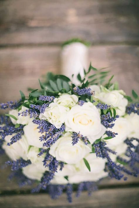 Wedding Ideas Lavender, Lavender Wedding Decorations, Lavender 15, Masculine Colors, Lilac Wedding Flowers, Summer Lavender, Wedding Toast, Cascading Wedding Bouquets, Wedding Decoration Ideas